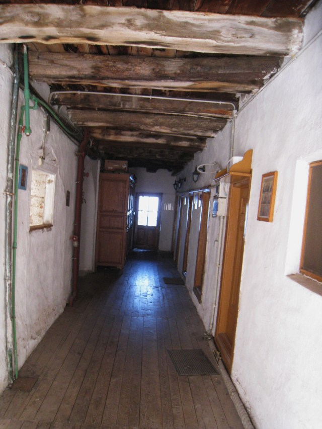 IMG_3569 Grigoriou hallway