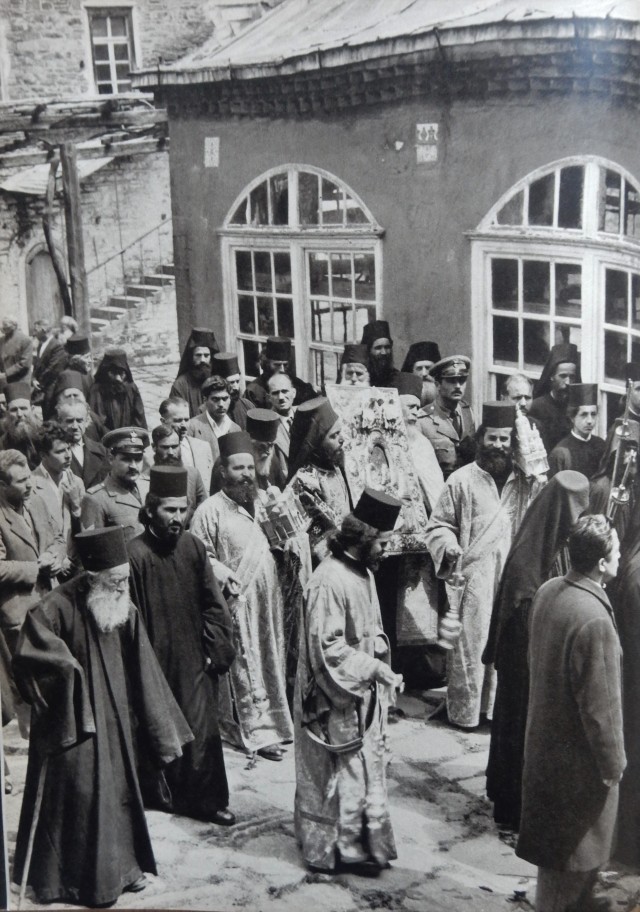 124 Dahm the Axion Estin procession at Easter Protaton
